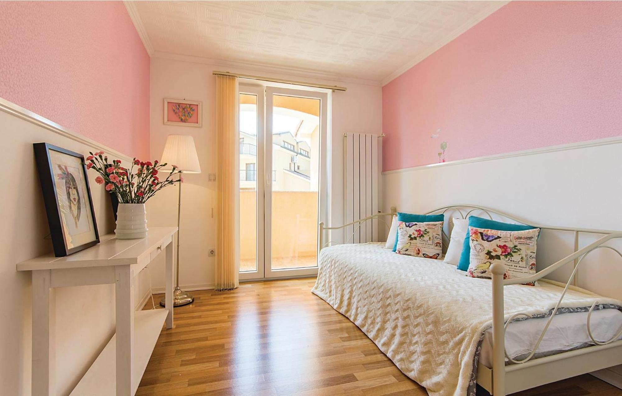 7 Bedroom Stunning Home In Ližnjan Exteriér fotografie