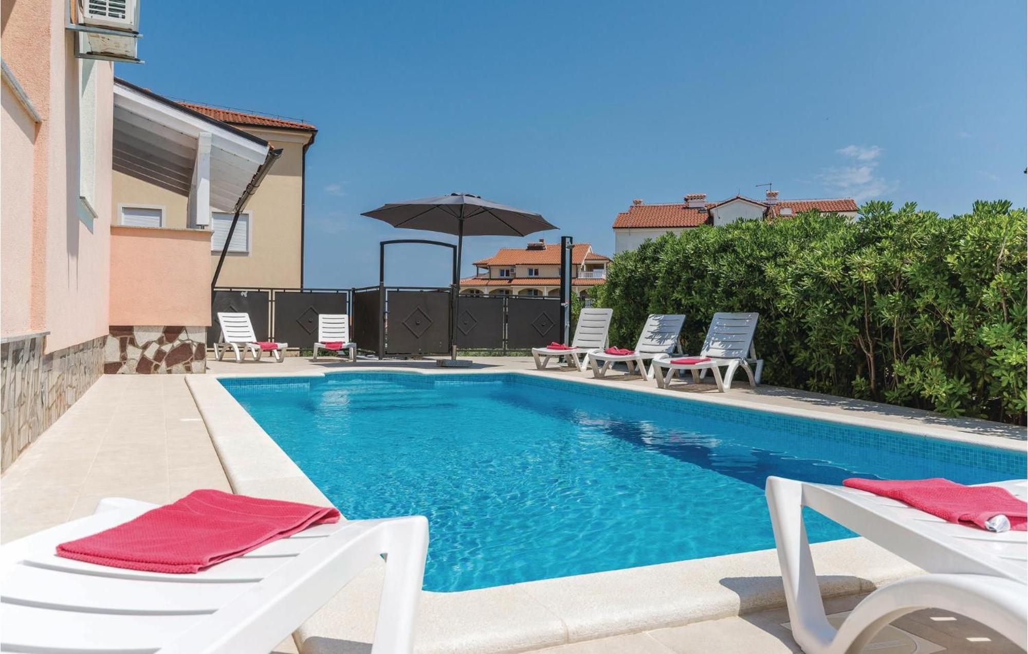 7 Bedroom Stunning Home In Ližnjan Exteriér fotografie