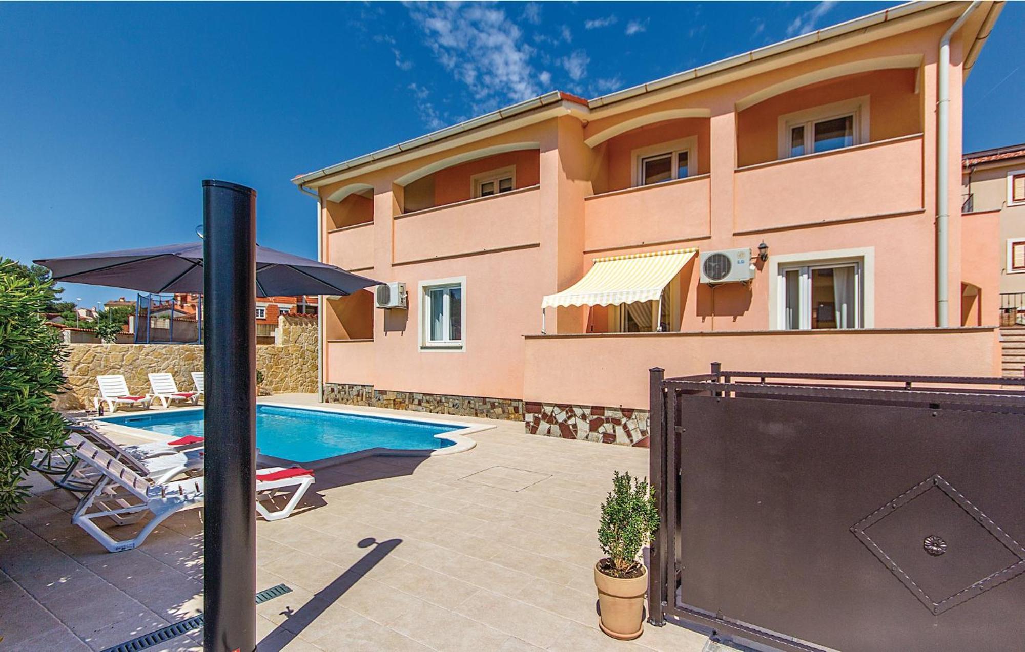 7 Bedroom Stunning Home In Ližnjan Exteriér fotografie